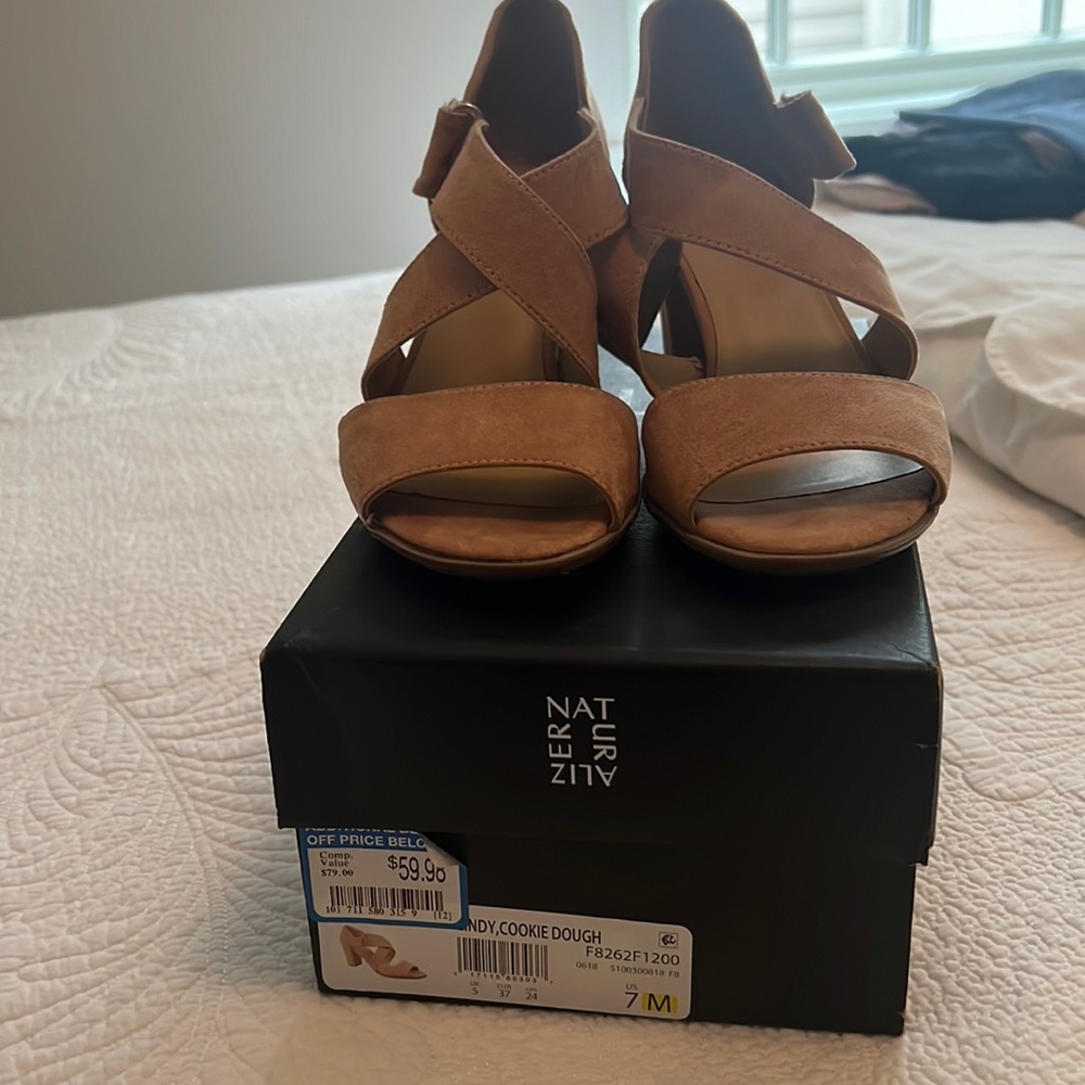 Naturalizer heels size 7M